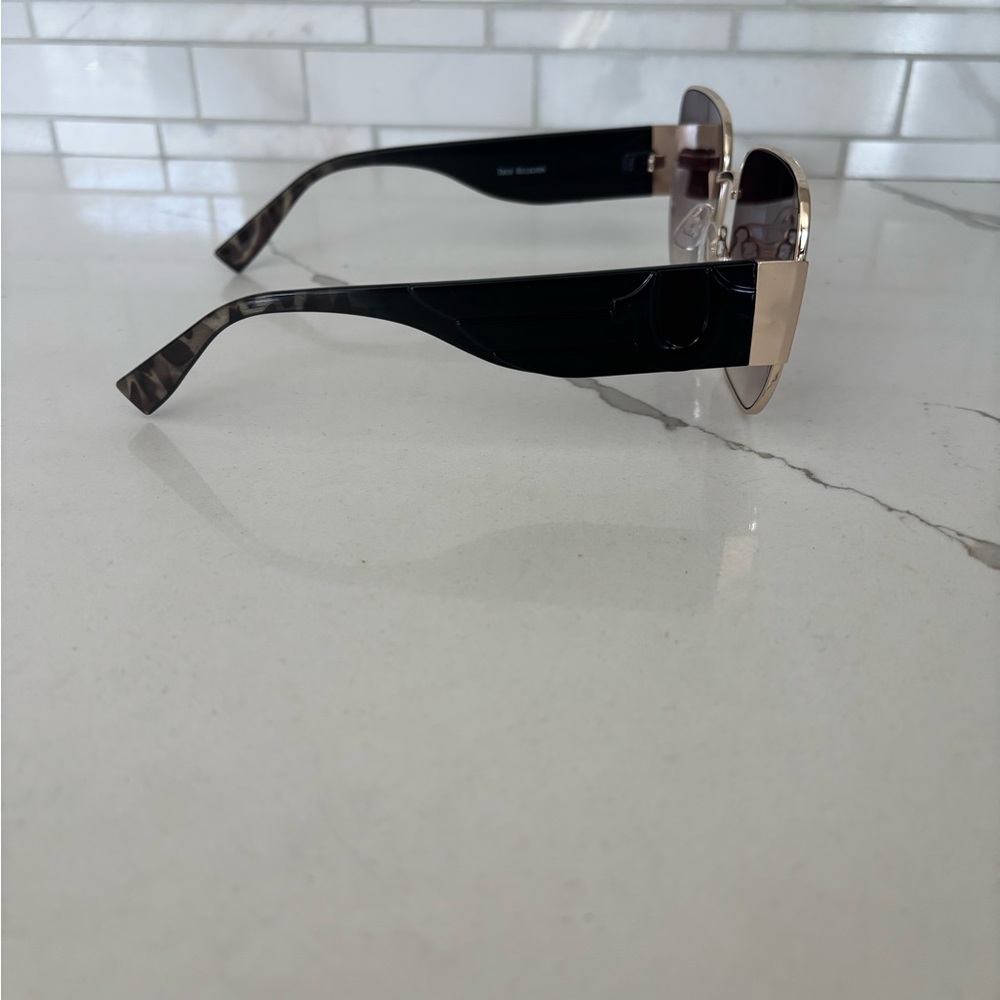 True Religion Gold Frame Sunglasses with Brown Lenses NEW - Picture 2 of 5
